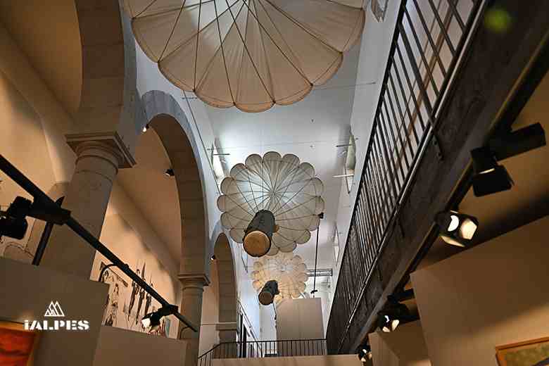 Scène historique de parachutage au Musée de la Résistance de Nantua