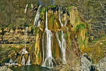 Chute d'eau de la Cascade de Glandieu à Brégnier-Cordon dans l'Ain