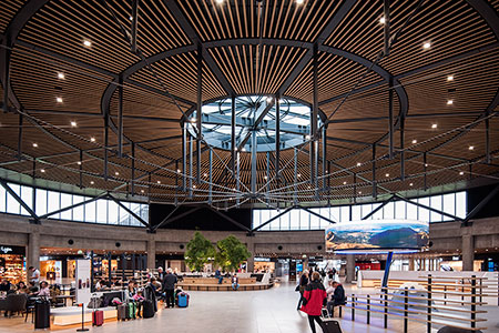 Aéroport de Lyon Saint-Exupéry, place des lumières. Crédit P-A Pluquet