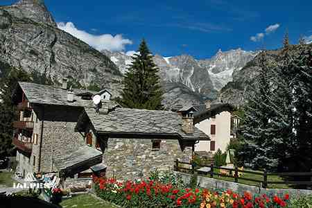Vallée d'Aoste: Courmayeur et le massif du Mont-Blanc 