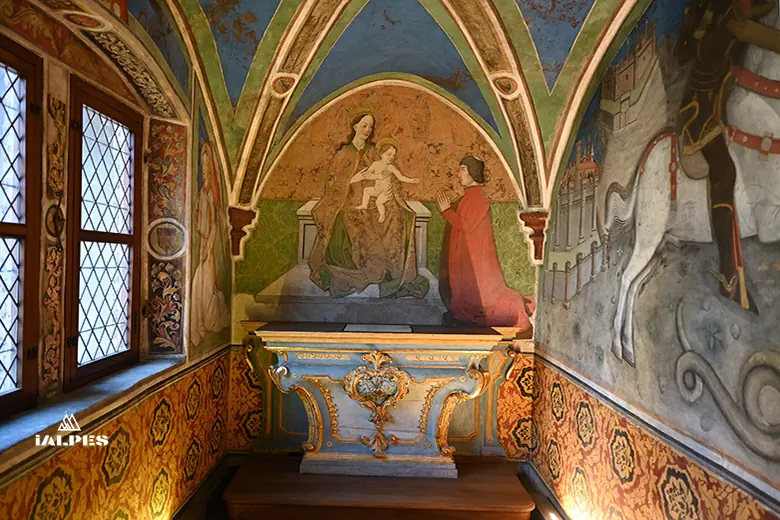  Georges de Challant agenouillé devant la vierge.