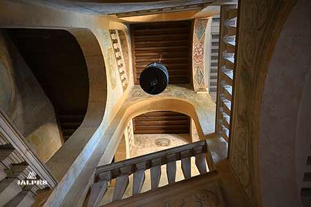 Château de Fléchères, l'escalier