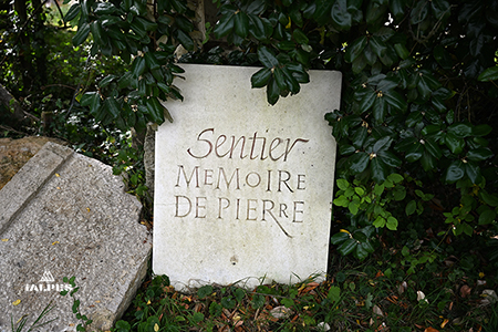 Sentier mémoire de pierre