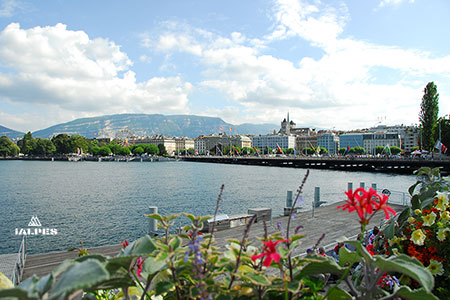 Genève, vue sur le lac la vieille ville et le Salève