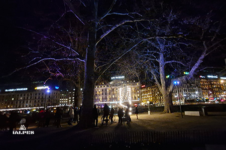 Geneva, ile Rousseau illuminée.