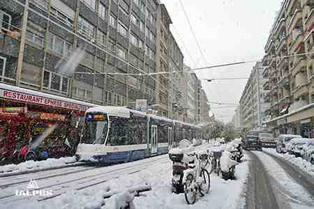 Genève, un tram en hiver.
