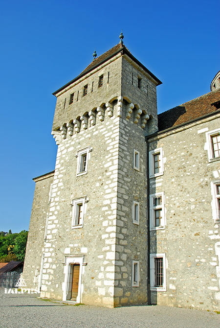 Château de Montrottier, tour de flanquement