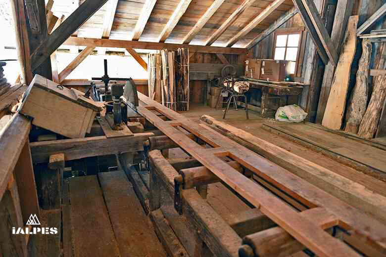 Haute-Savoie, ancienne scierie au Hameau des Alpes