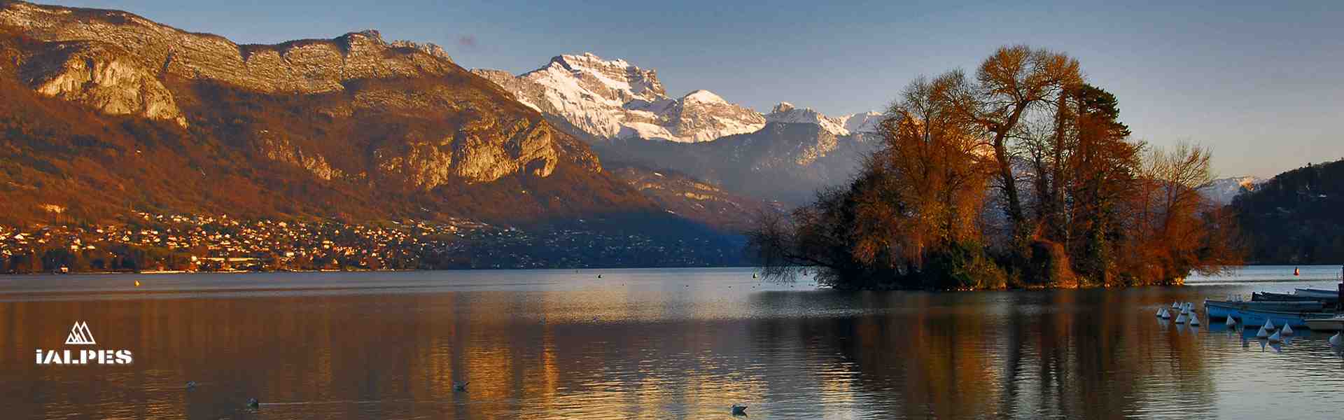 L'ile aux cygne lac d'Annecy, Haute-Savoie