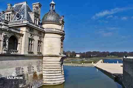 ,Douves du château château de Chantilly