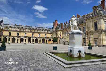 Cour de la fontaine, château de Fontainebleau