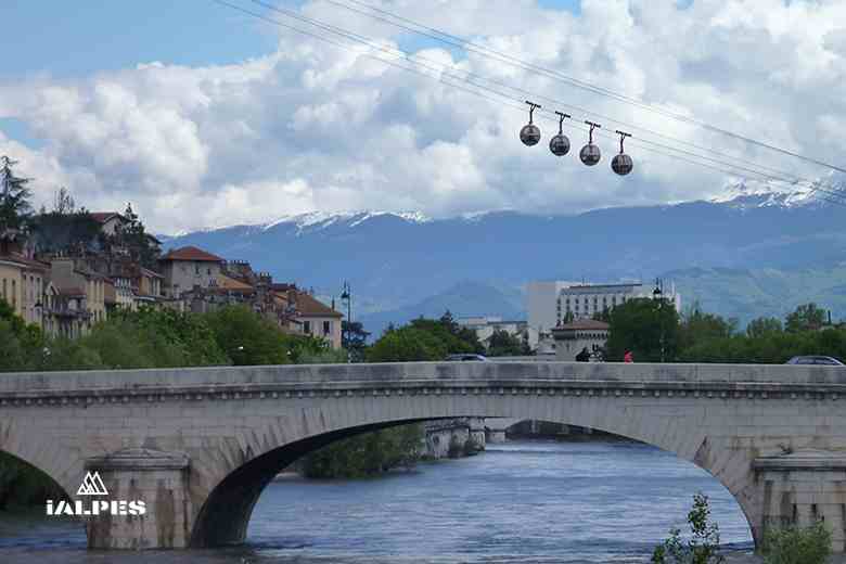 Grenoble, télécabine de la Bastille