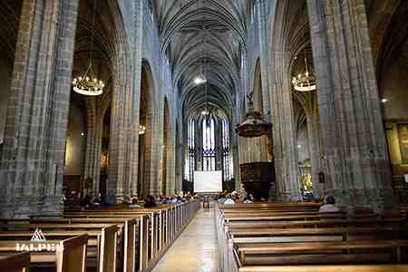 Bourg-en-Bresse: nef de l'église Notre-Dame