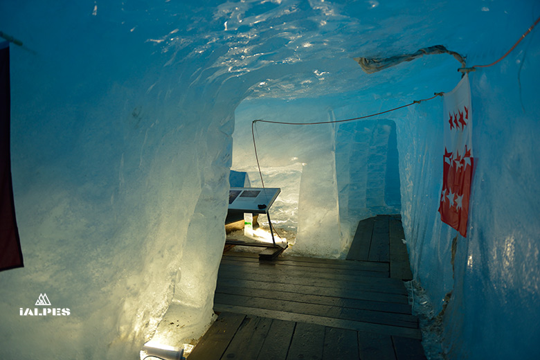 Valais, glacier du Rhône, galerie de visite.