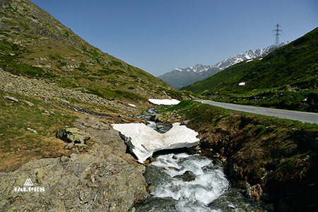 Valais: route col du Grand Saint-Bernard 