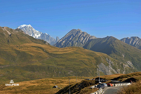 Vallée d'Aoste: Vue sur le Mont-Blanc du Petit-Saint-Bernard