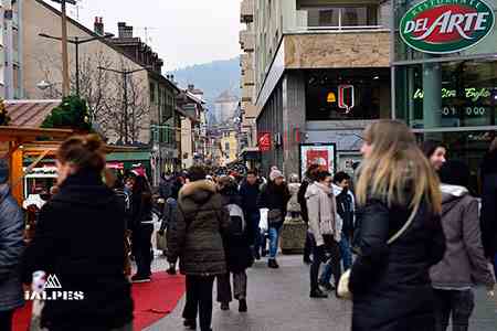 Annecy, centre commerçant Courrier