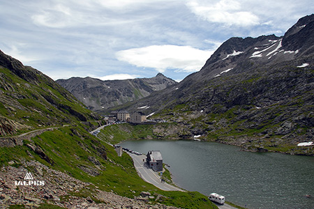Valais, lac et hospice du Grand Saint-Bernard